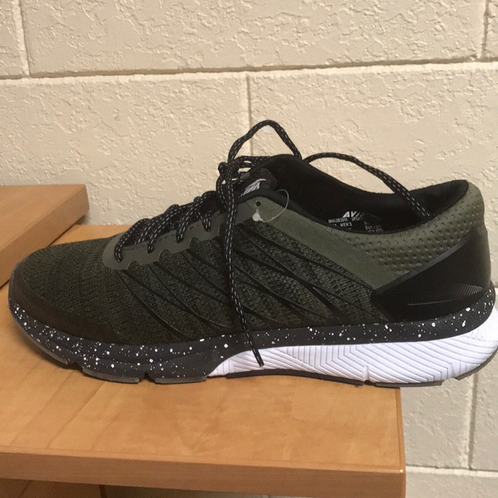 Army green comfortable sneaker Matches everything